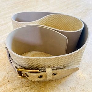 Cream BCBG leather belt M/L